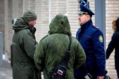 负责盯梢的女性同伙逃回了乌克兰