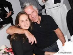 <b>变成了演员在舞台上表演的一场闹剧</b>