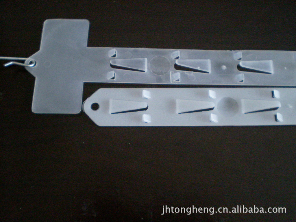 本实用新型涉及塑料模具