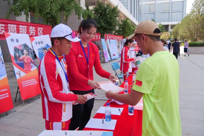 全民健身万里行活动济南启动 体育名将引领健康