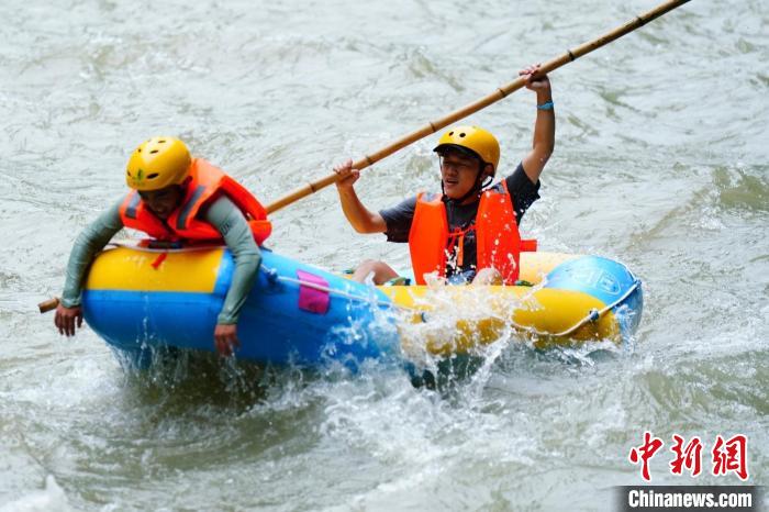 彭水阿依河漂流大赛圆满落幕 李红霞斩获皮划艇