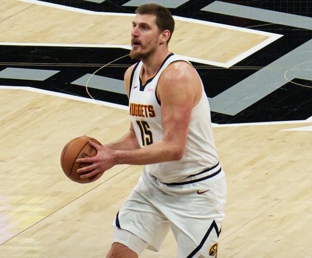 掘金逆转马刺约基奇三双引领胜利