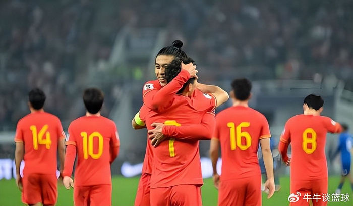 国足备战三月国际足联系列赛 周挺于汉超携手助