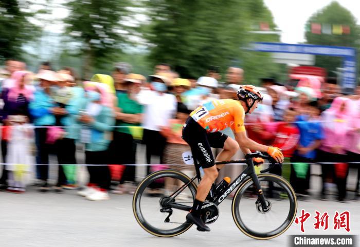 环青海湖赛第三赛段意大利车手夺冠 高海拔挑战