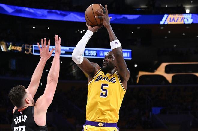 艾顿压制申京助湖人首战告捷