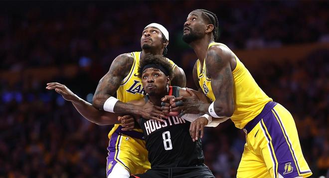 艾顿压制申京助湖人首战告捷