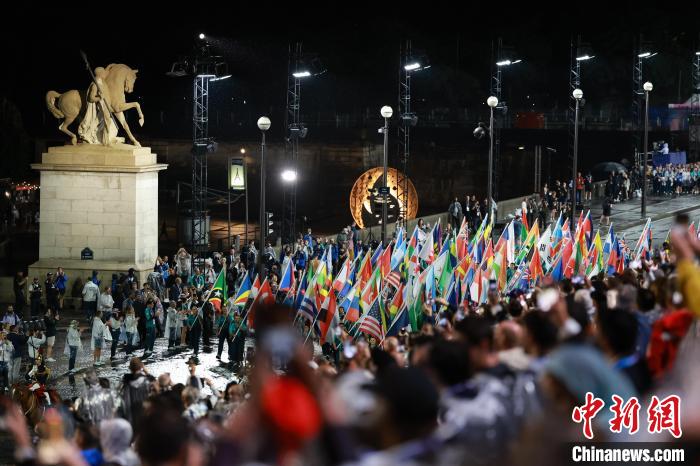 马克龙力排众议推动塞纳河开幕式 成功化解安保